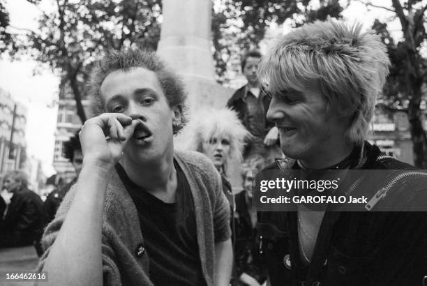 The Punks In London. Angleterre, Londres, 23 septembre 1979, Les punks, anarchistes de la pop-musique voient revenir la mode des années 60, et les...