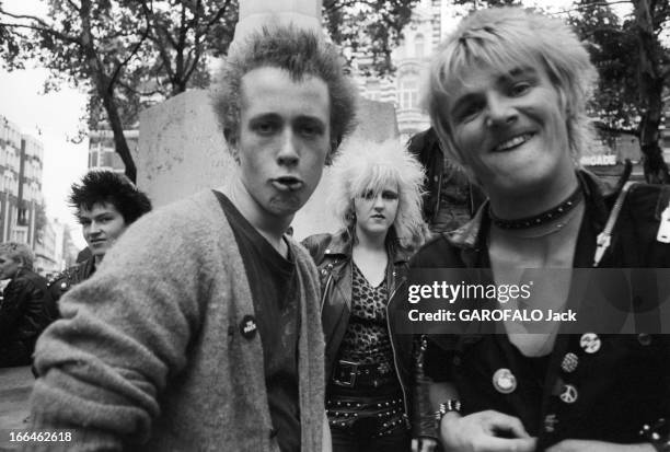 The Punks In London. Angleterre, Londres, 23 septembre 1979, Les punks, anarchistes de la pop-musique voient revenir la mode des années 60, et les...