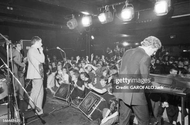 The Punks In London. Angleterre, Londres, 23 septembre 1979, Les punks, anarchistes de la pop-musique voient revenir la mode des années 60, et les...