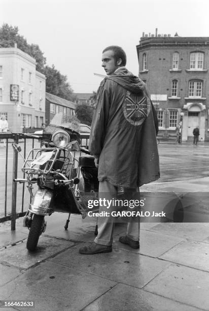 The Punks In London. Angleterre, Londres, 23 septembre 1979, Les punks, anarchistes de la pop-musique voient revenir la mode des années 60, et les...