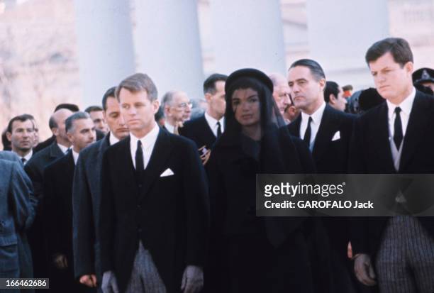 The Funeral Of John Fitzgerald Kennedy. Washington -23 novembre 1963- Les obsèques du président John Fitzgerald KENNEDY: Jackie KENNEDY, portant le...