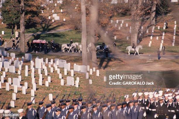 The Funeral Of John Fitzgerald Kennedy. Washington -23 novembre 1963- Les obsèques du président John Fitzgerald KENNEDY: venu de la cathédrale...