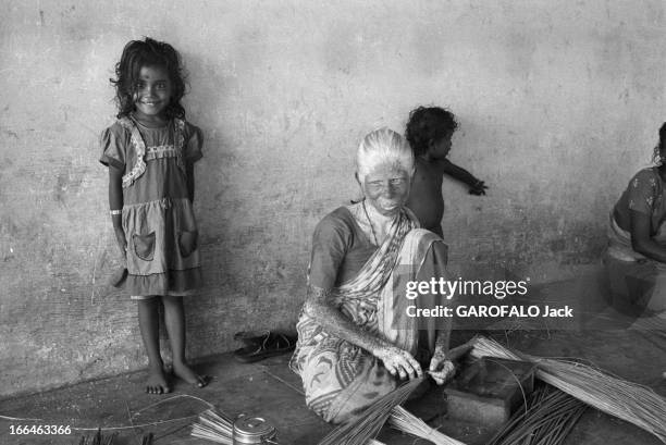 Leprosy. Le 13 avril 1981en Inde, les habitants d'un village ayant la lèpre, qu'ils ont eux-mêmes construit et où ils vivent en autarcie : une petite...