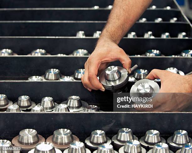 fábrica de control de calidad en - parte de un vehículo fotografías e imágenes de stock
