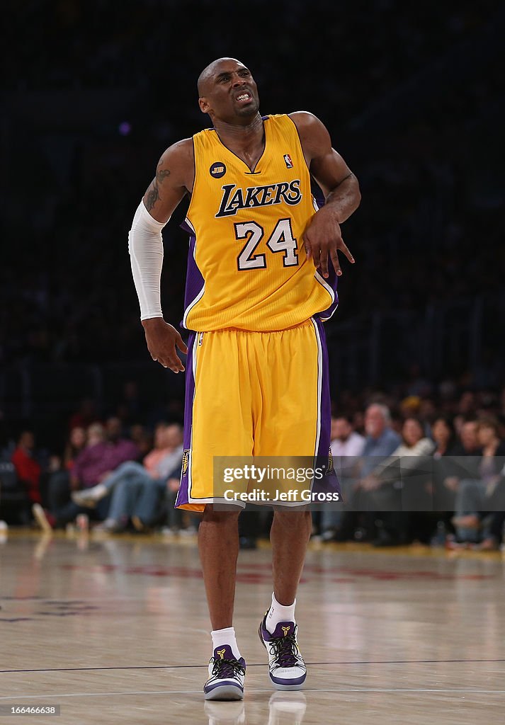 Golden State Warriors v Los Angeles Lakers