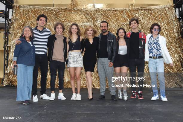 Mercedes Hernández, Eduardo Zucchi, Santiago Barajas, Shira Barzilaj, Itatí Cantoral, Ariel Miramontes, Karla Gaytan, Diego Peniche and Giovanni...