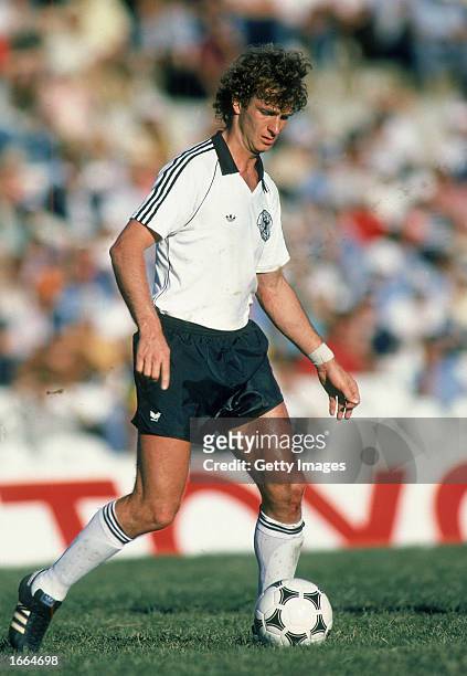 Rainer Bonhof of West Germany runs with the ball during the Copo D'Oro match between Argentina and West Germany held on January 1, 1981 in...