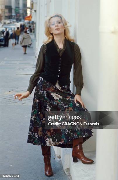 Catherine Deneuve Model For Yves Saint Laurent. Catherine DENEUVE présente la mode Yves SAINT LAURENT rue de Tournon à PARIS chez SAINT LAURENT Rive...