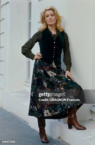 Catherine Deneuve Model For Yves Saint Laurent. Catherine DENEUVE présente la mode Yves SAINT LAURENT rue de Tournon à PARIS chez SAINT LAURENT Rive...