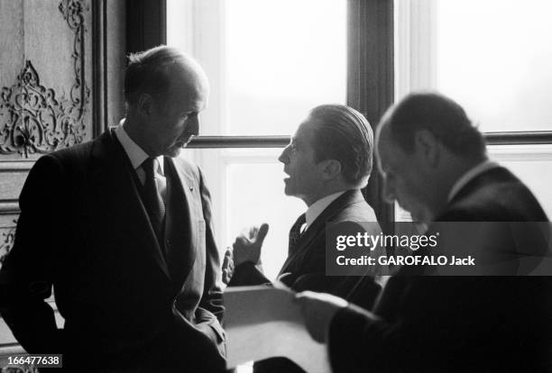 Developing A 12 Months Plan In Rambouillet By The Government Of Valery Giscard D'Estaing. Au château de RAMBOUILLET, en avril 1977, le président...