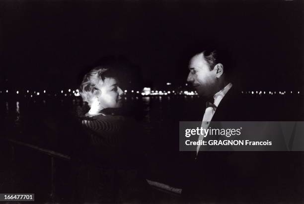 The 12Th Cannes Film Festival 1959: Simone Signoret And Yves Montand. Le 12ème Festival de Cannes se déroule du 30 avril au 15 mai 1959 : à l'issue...