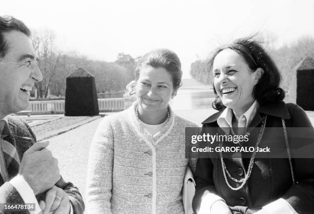 Developing A 12 Months Plan In Rambouillet By The Government Of Valery Giscard D'Estaing. Au château de RAMBOUILLET, en avril 1977, le président...