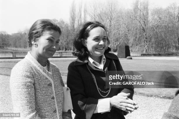 Developing A 12 Months Plan In Rambouillet By The Government Of Valery Giscard D'Estaing. Au château de RAMBOUILLET, en avril 1977, le président...