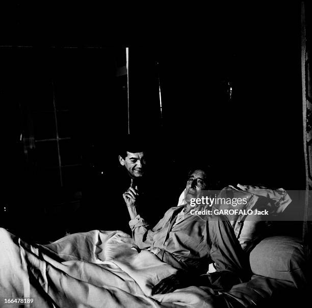 Jean Cocteau Convalescing At Jean Marais After His Heart Attack. 25 Juin 1963- Marnes-la -Coquette - L'écrivain Jean COCTEAU, après sa crise...