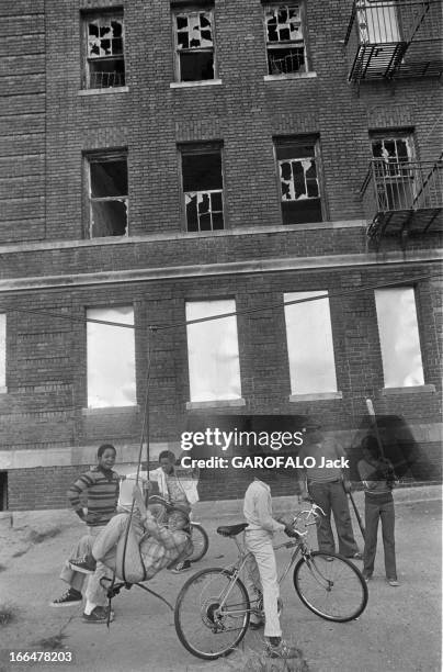 United States, New York, Bronx District In 1977. 1977 NEW YORK Le Bronx : le photographe Jack Garofalo en reportage pendant 3 mois. Ambiance dans les...