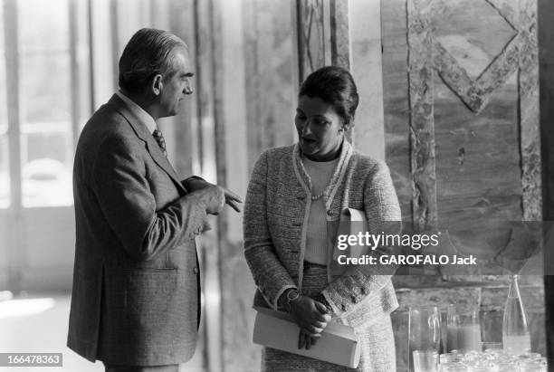 Developing A 12 Months Plan In Rambouillet By The Government Of Valery Giscard D'Estaing. Au château de RAMBOUILLET, en avril 1977, le président...