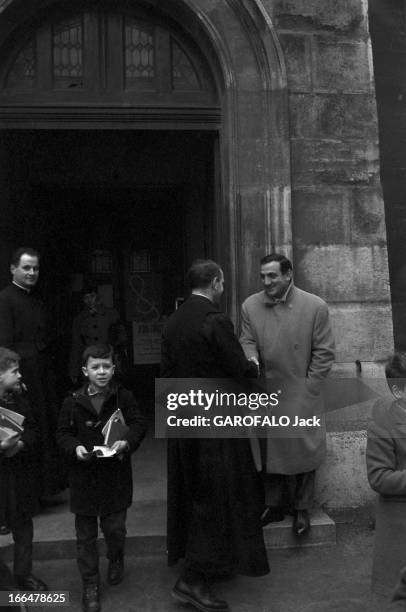 Rendezvous With Lino Ventura: With His Friends Wrestlers And With Family. Paris- 29 janvier 1959- Lino VENTURA, acteur italien, à la sortie du cours...