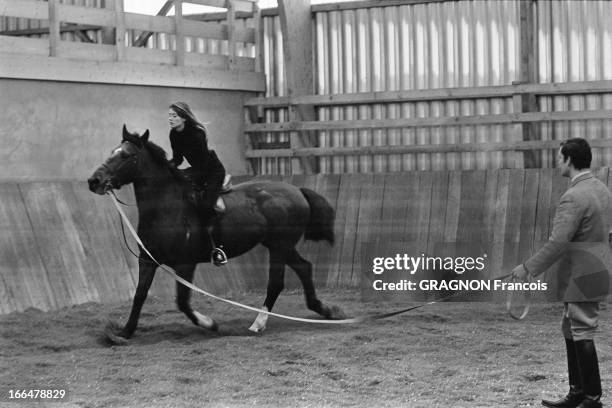 Francoise Hardy, Rider. Françoise HARDY à cheval..