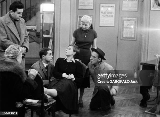 The Theater Play 'Orvet' By Jean Renoir With Leslie Caron. Paris 1955, au théatre de la Renaissance, Leslie CARON et Jean RENOIR pour les répétition...