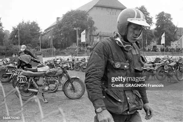 Motocross World Championship: Steve Mac Queen To Participate In The Six Days Of Erfurt. Erfurt, Allemagne de l'Est , septembre 1964 : Championnat du...