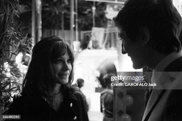 Rendezvous With Olga Georges-Picot And Claude Rich. France, 5 avril 1967, l'actrice française Olga GEORGES-PICOT a pris des cours d'art dramatique à...