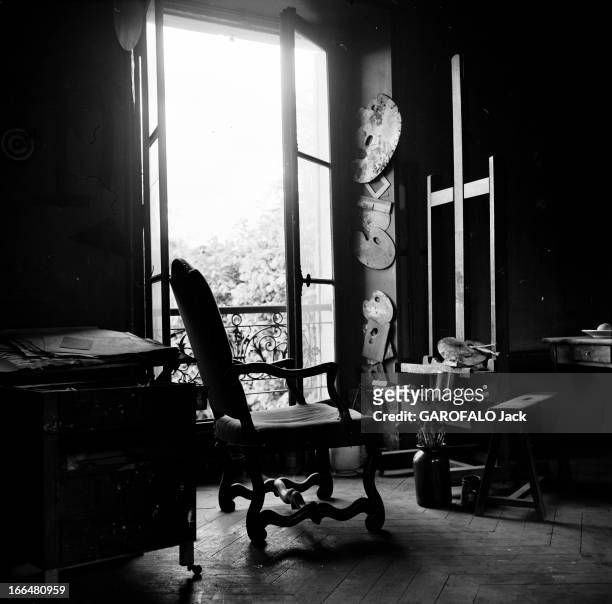Workshop Of Andre Derain. Yvelines, Chatou- 21 mai 1955- L'atelier du peintre fauve André DERAIN, quelques mois après sa mort: plan intérieur à...