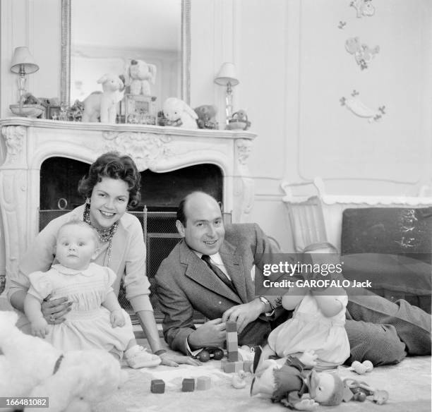Rendezvous With Maria Pia De Savoie, Her Husband Alexander Of Yugoslavia And Their Twins. Mars 1959, portrait de famille avec Maria Pia et son mari...