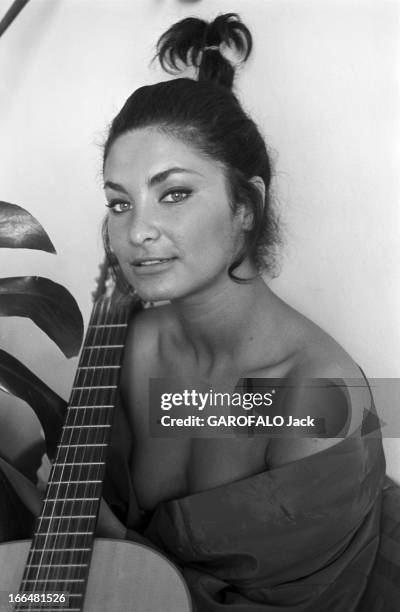 Rendezvous With Iris Frank. France, Boulogne-Billancourt, 20 juillet 1967, Iris FRANK est danseuse et actrice. Elle tournera notamment dans le film...