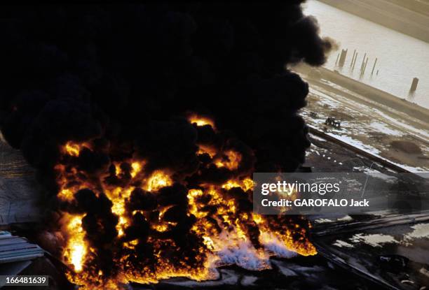 The Disaster Of Feyzin Refinery. Feyzin, site pétrochimique de Lyon Sud-4 janvier 1966- La catastrophe: explosion suite à une fuite de gaz sous une...