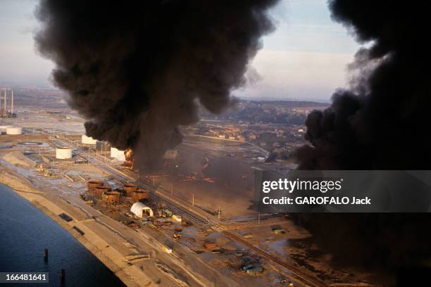 The Disaster Of Feyzin Refinery. Feyzin, site pétrochimique de Lyon Sud-4 janvier 1966- La catastrophe: explosion suite à une fuite de gaz sous une...