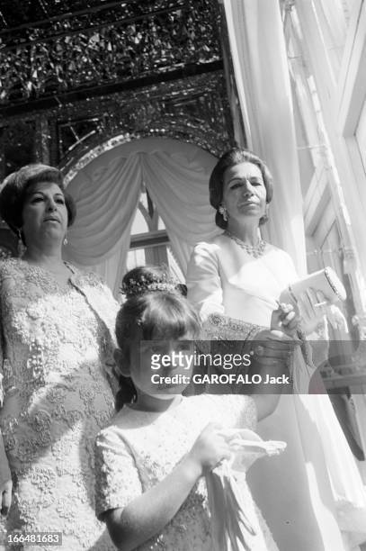 Coronation Of The Shah And Farah Diba. Téhéran- 27 Octobre 1967- Lors du couronnement du Shah d'Iran et de Farah DIBA, de gauche à droite, une femme...