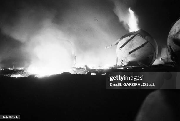 The Disaster Of Feyzin Refinery. France, Feyzin, janvier 1966, catastrophe dans un site pétrochimique du sud de Lyon, le 4 janvier. Du propane...