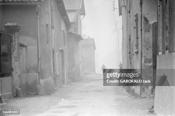 The Disaster Of Feyzin Refinery. France, Feyzin, janvier 1966, catastrophe dans un site pétrochimique du sud de Lyon, le 4 janvier. Du propane...