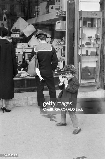 Rendezvous With Joel Papouf Actor In 'Le Grand Chef'. Paris mars 1959 : rendez-vous avec Joel PAPOUF acteur dans le film d'Henri Verneuil ' Le grand...