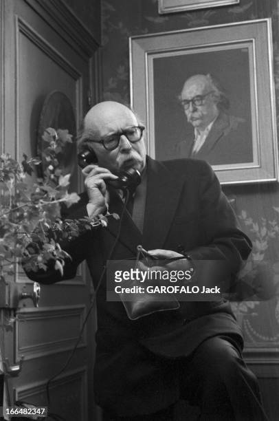 Jean Rostand, Writer And Biologist, Elected At The French Academy. France avril 1959, dans sa villa de Ville d' Avray, Jean ROSTAND apprend son...