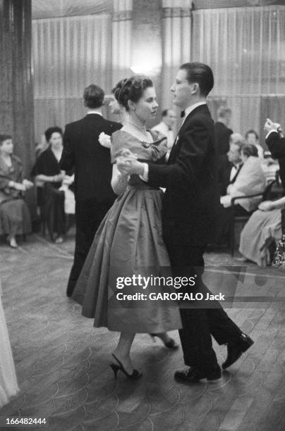 Marriage Of Princess Marie-Louise Of Bulgaria With The Count Karl Of Leiningen. Le 21 février 1957 à Cannes, en France, lors du mariage de la...