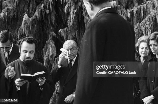 Funeral Of Tina Niarchos. Lausanne- 6 Octobre 1974- Les obsèques de Tina NIARCHOS, épouse de Stavros NIARCHOS et mère de Christina ONASSIS: lors de...