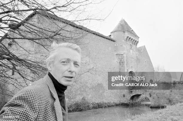 Rendezvous With Henri Viard. France, Beaulieu-sur-Loire, 19 février 1969, l'écrivain et scénariste français Henri VIARD travaille dans son château...