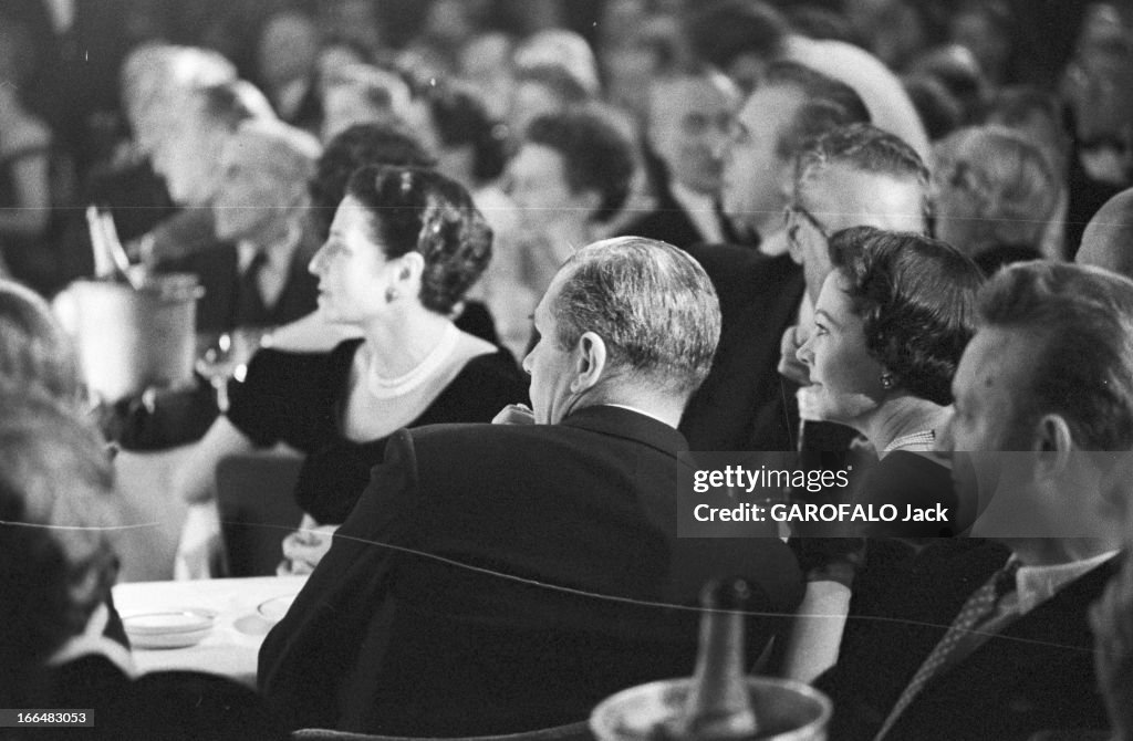 SIR LAURENCE OLIVIER AND VIVIEN LEIGH ON HOLIDAY IN PARIS