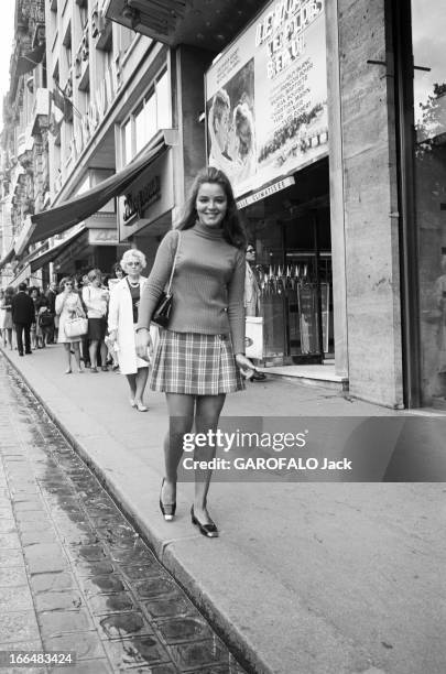 Rendezvous With Muriel Baptiste. France, 27 juin 1968, la comédienne Muriel BAPTISTE reçoit l'équipe de Paris Match chez elle. Cette année-là, elle...