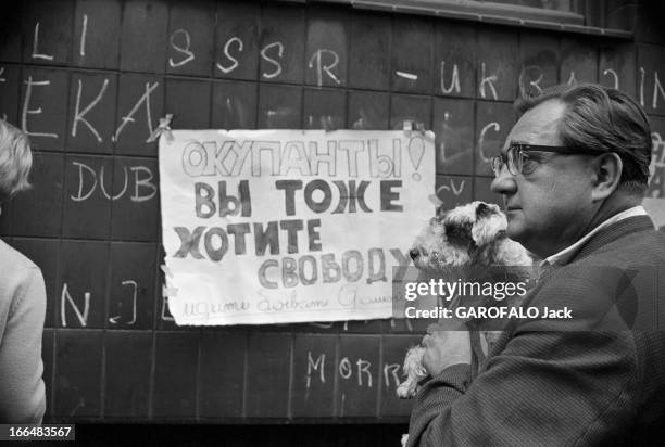 Russian Occupation Of Czechoslovakia. Tchécoslovaquie, Prague, 29 aout 1968, Durant le Printemps de Prague, l'intervention des troupes du Pacte de...