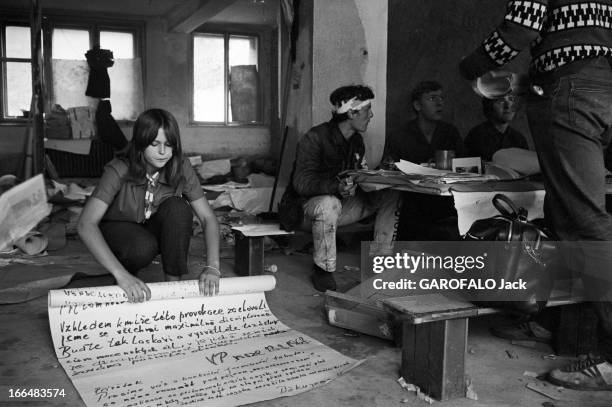 Russian Occupation Of Czechoslovakia. Tchécoslovaquie, Prague, 29 aout 1968, Durant le Printemps de Prague, l'intervention des troupes du Pacte de...