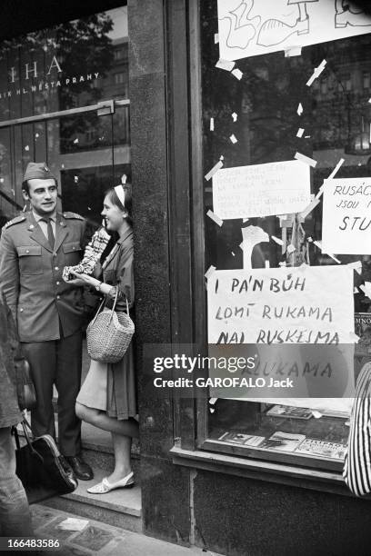 Russian Occupation Of Czechoslovakia. Tchécoslovaquie, Prague, 29 aout 1968, Durant le Printemps de Prague, l'intervention des troupes du Pacte de...