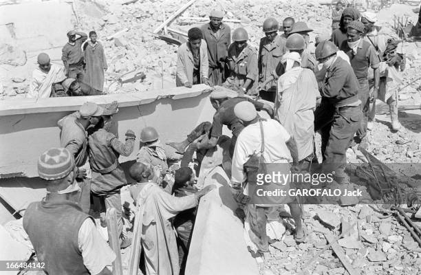 Agadir Earthquake. Maroc, Agadir, mars 1960, La ville a été partiellement détruite par un tremblement de terre le 29 février 1960. Ici des militaires...