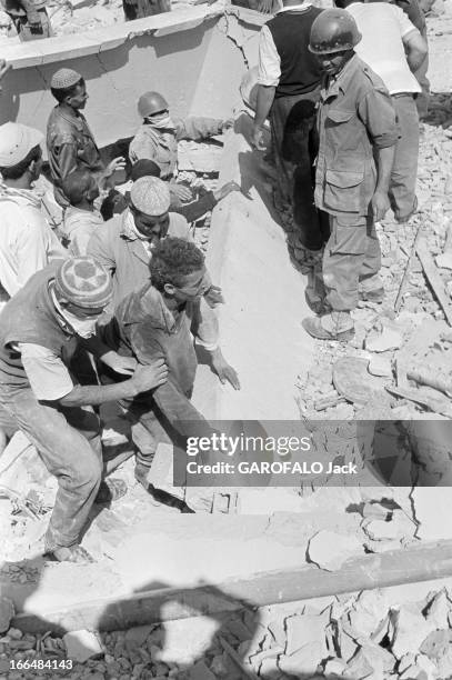 Agadir Earthquake. Maroc, Agadir, mars 1960, La ville a été partiellement détruite par un tremblement de terre le 29 février 1960. Ici des militaires...