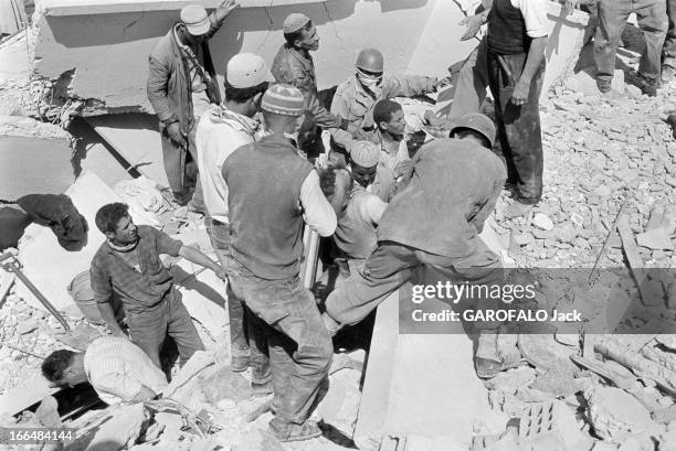 Agadir Earthquake. Maroc, Agadir, mars 1960, La ville a été partiellement détruite par un tremblement de terre le 29 février 1960. Ici des militaires...