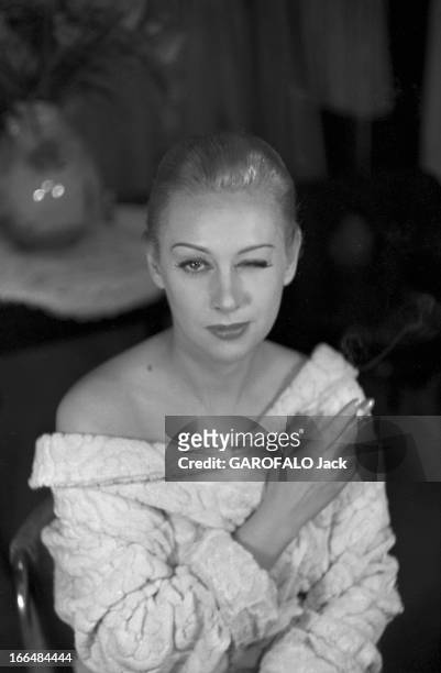 Close-Up Of Martine Carol. France, mars 1954, l'actrice française Martine CAROL tourne cette année-là dans le film 'Madame du Barry' du réalisateur...
