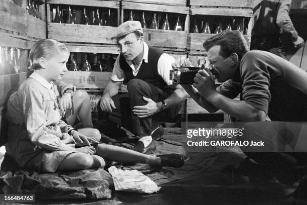 Shooting Of The Film 'Joyeux Voyage' By Gene Kelly. Le 23 juin 1956 en France, sur le tournage de 'Joyeux Voyage' sous la direction de Gene Kelly et...