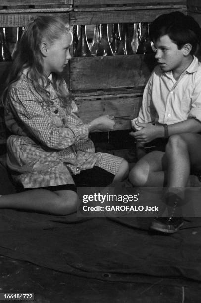 Shooting Of The Film 'Joyeux Voyage' By Gene Kelly. Le 23 juin 1956 en France, sur le tournage de 'Joyeux Voyage' sous la direction de Gene Kelly et...