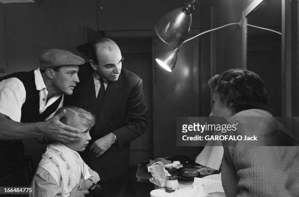 Shooting Of The Film 'Joyeux Voyage' By Gene Kelly. Le 23 juin 1956 en France, sur le tournage de 'Joyeux Voyage' sous la direction de Gene Kelly et...